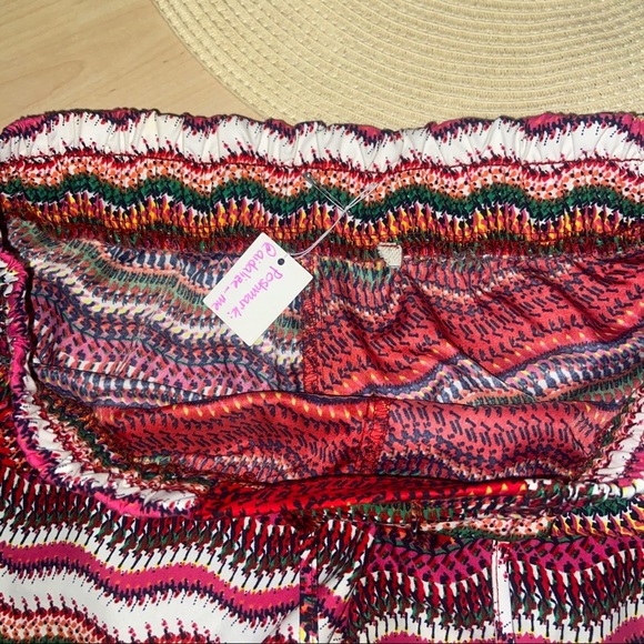 Size M Waterproof Beach Shorts - Picture 2 of 4